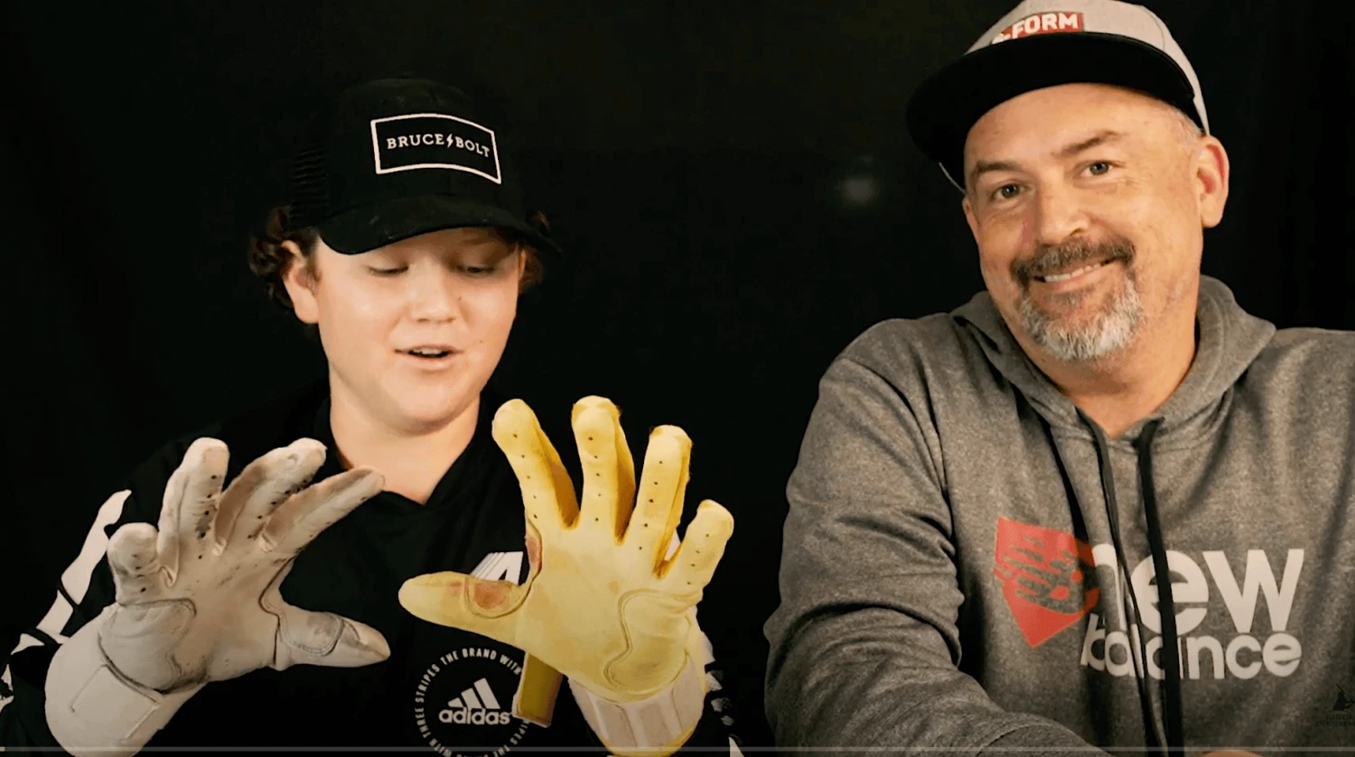 Bruce Bolt PREMIUM PRO Short Cuff Batting Gloves: Navy 3 Bruce Bolt PREMIUM PRO Short Cuff Batting Gloves: Navy - Image 3